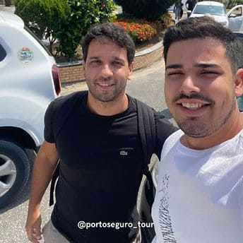 Recepção de viajantes pela equipe Porto Seguro Tour